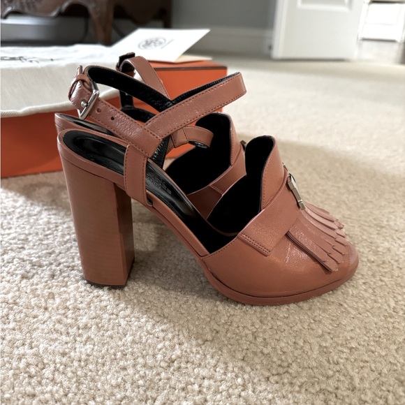 HERMES ‘ALESIA’ GOATSKIN SANDALS in Rose Bubinga, sz 38. - Picture 6 of 13